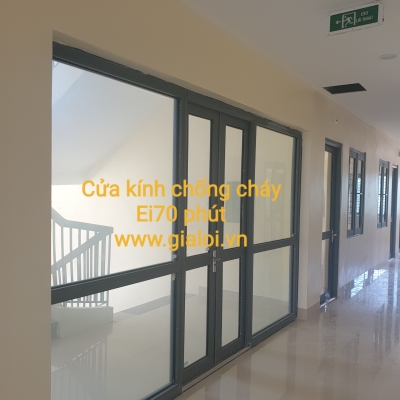 cửa kính chống cháy 70 phút