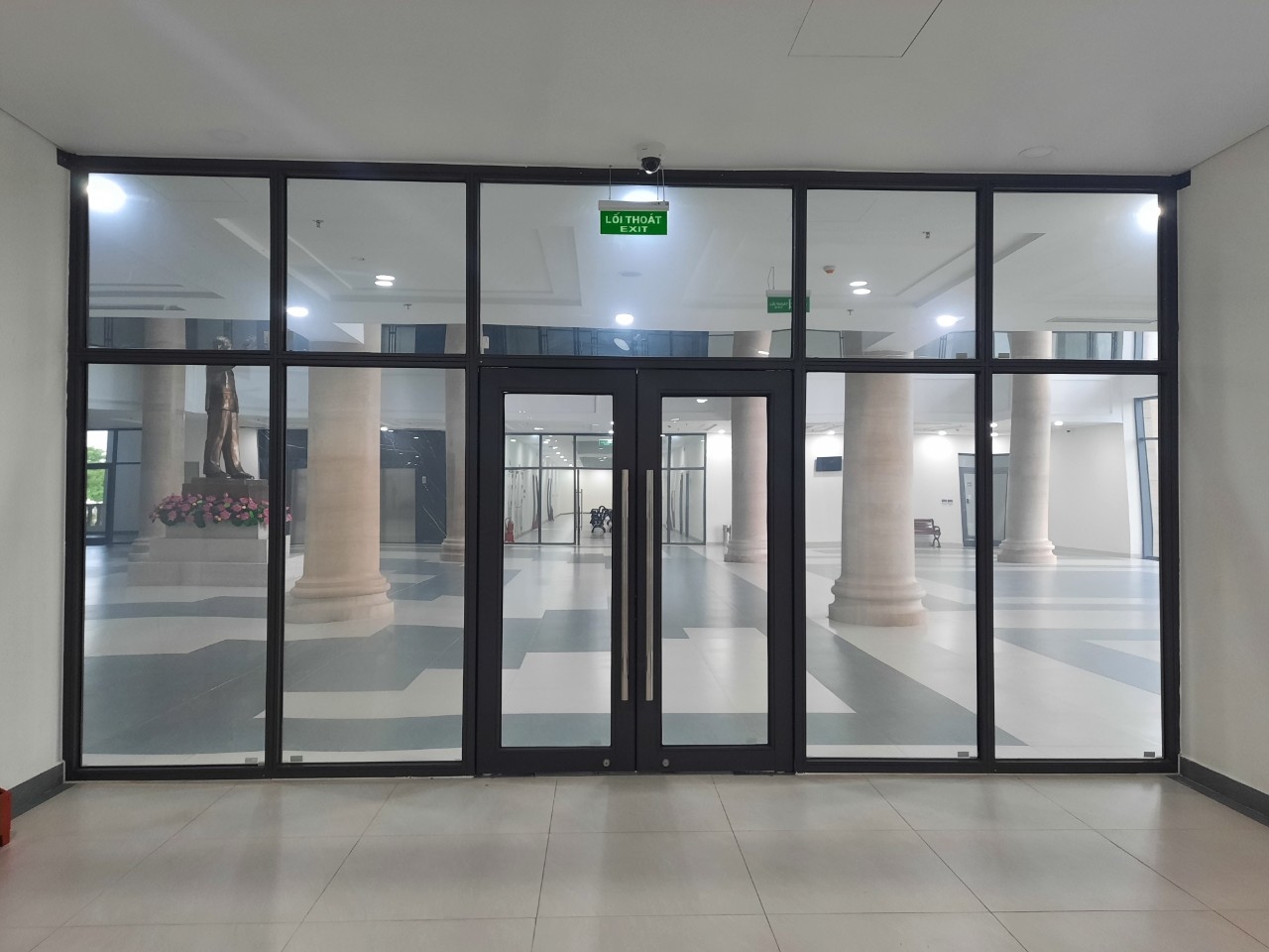 vách kính chống cháy EI30 vách kính chống cháy EI30